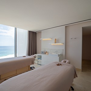 See our photo gallery to know all the spa services available for ladies & gentleman. Hydrotherapy circuit, beauty salon, relaxing suites, sauna and more.