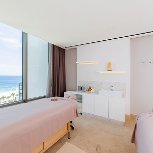 See our photo gallery to know all the spa services available for ladies & gentleman. Hydrotherapy circuit, beauty salon, relaxing suites, sauna and more.