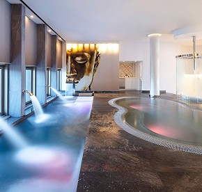 See our photo gallery to know all the spa services available for ladies & gentleman. Hydrotherapy circuit, beauty salon, relaxing suites, sauna and more.