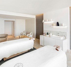 See our photo gallery to know all the spa services available for ladies & gentleman. Hydrotherapy circuit, beauty salon, relaxing suites, sauna and more.