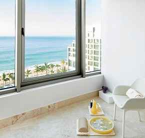 See our photo gallery to know all the spa services available for ladies & gentleman. Hydrotherapy circuit, beauty salon, relaxing suites, sauna and more.