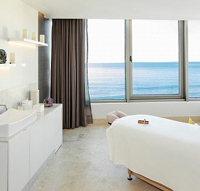 See our photo gallery to know all the spa services available for ladies & gentleman. Hydrotherapy circuit, beauty salon, relaxing suites, sauna and more.