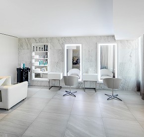 See our photo gallery to know all the spa services available for ladies & gentleman. Hydrotherapy circuit, beauty salon, relaxing suites, sauna and more.
